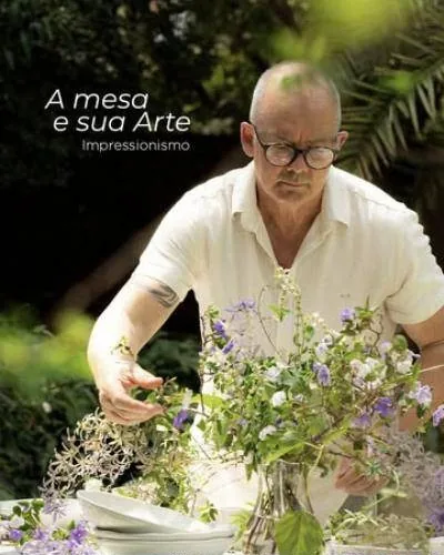 Chef arrumando flores do campo sobre a mesa, abertura da série A mesa e sua Arte